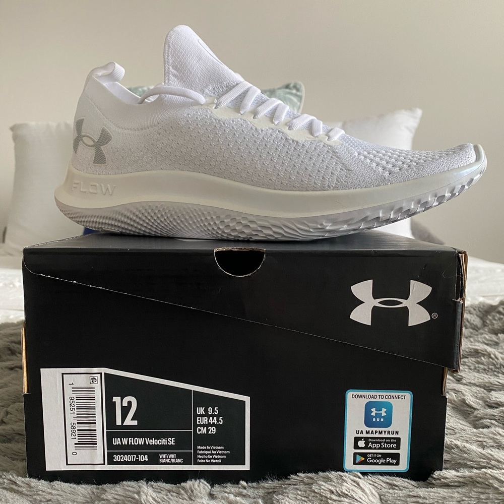NWOT Under Armour UA W Flow Velocities SE